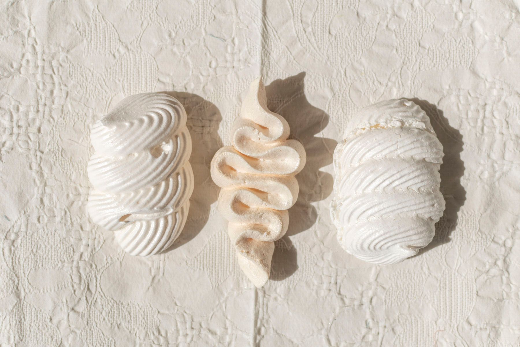 trio de meringues réalisées avec le cours "Les meringues" d'Artesane