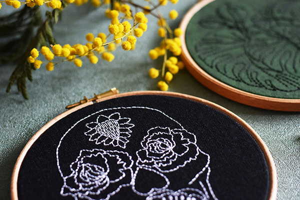 Hoop art, réaliser de jolies finitions pour son tambour brodé