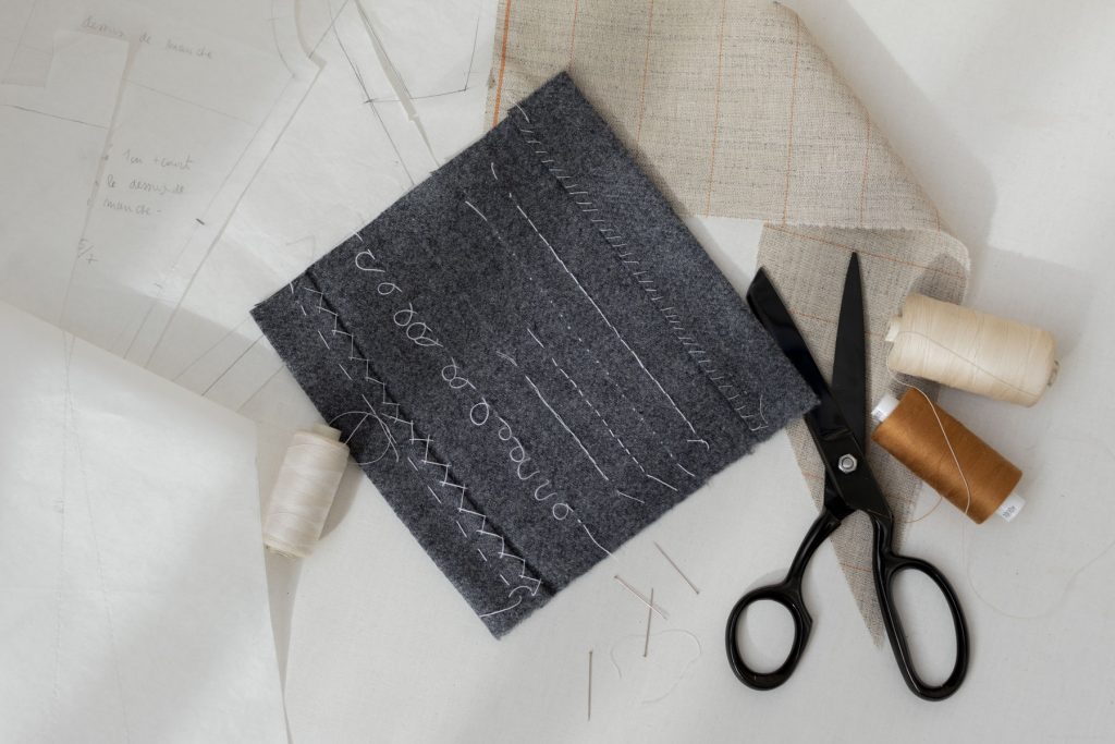 photo d'un tapis de point de tailleur