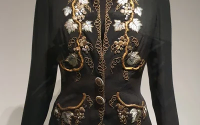 Elsa Schiaparelli : broderie or et audace universelle
